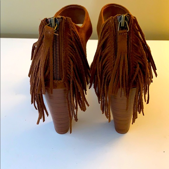 Heels - Picture 2 of 4